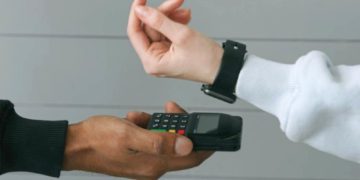 Photo by Ivan Samkov from Pexels: https://www.pexels.com/photo/person-in-white-long-sleeve-shirt-wearing-smartwatch-7621138/