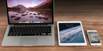 Photo by Pixabay from Pexels: https://www.pexels.com/photo/macbook-pro-beside-white-ipad-4158/