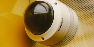 Photo by Atypeek Dgn: https://www.pexels.com/photo/modern-equipment-for-video-surveillance-on-wall-5966513/