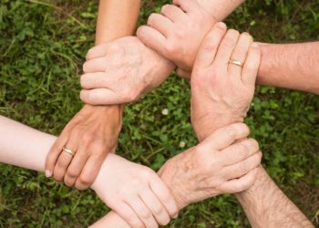 Photo by Pixabay: https://www.pexels.com/photo/group-of-people-holding-arms-461049/
