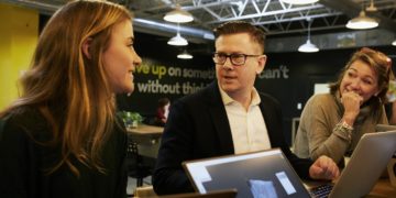 Photo by LinkedIn Sales Navigator: https://www.pexels.com/photo/man-talking-in-the-middle-of-two-women-2182975/