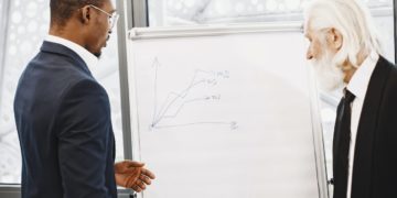 Photo by Gustavo Fring: https://www.pexels.com/photo/businessman-discussing-a-chart-at-a-business-meeting-6285130/