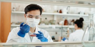Photo by Edward Jenner: https://www.pexels.com/photo/man-doing-a-sample-test-in-the-laboratory-4033148/