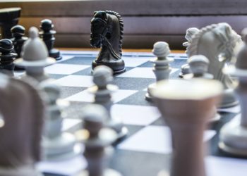 Photo by HARUN BENLİ: https://www.pexels.com/photo/chessboard-game-3701276/