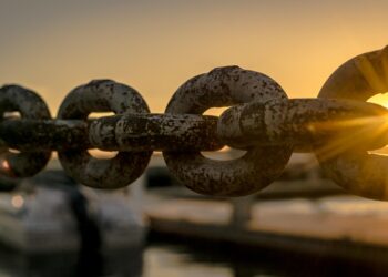 Photo by Joey Kyber: https://www.pexels.com/photo/selective-focus-photoraphy-of-chains-during-golden-hour-119562/