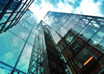 Photo by SevenStorm JUHASZIMRUS: https://www.pexels.com/photo/high-rise-buildings-443383/