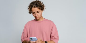Photo by MART PRODUCTION: https://www.pexels.com/photo/man-in-pink-crew-neck-t-shirt-holding-blue-smartphone-9558694/
