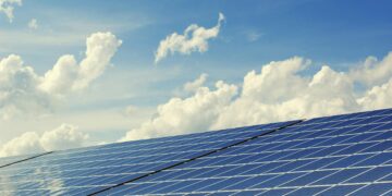 Photo by Pixabay: https://www.pexels.com/photo/blue-solar-panel-board-356036/
