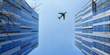 Photo by 周 康: https://www.pexels.com/photo/airplane-near-blue-and-grey-building-747079/